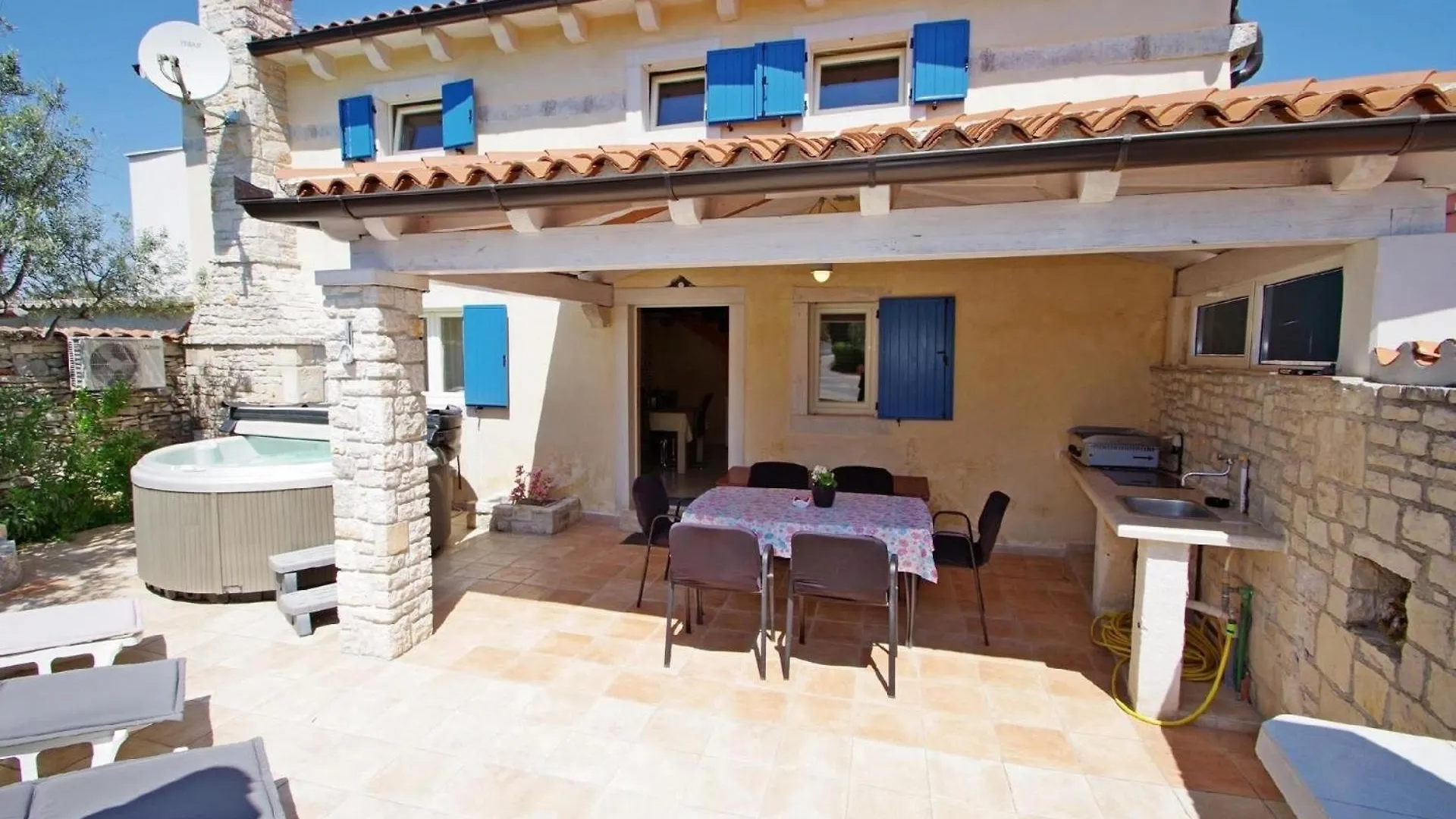 Ferienhaus In Kavran Mit Terrasse Und Grill