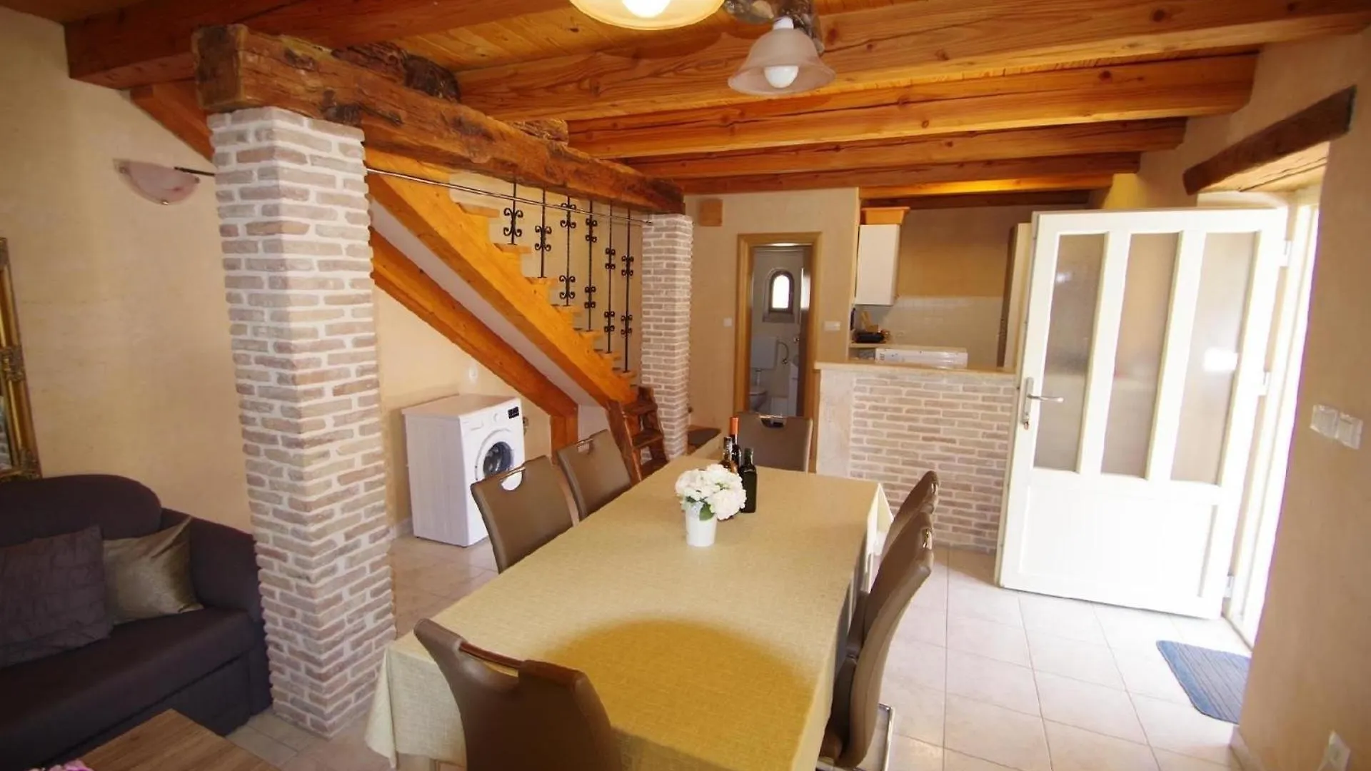 Ferienhaus In Kavran Mit Terrasse Und Grill Feriehus