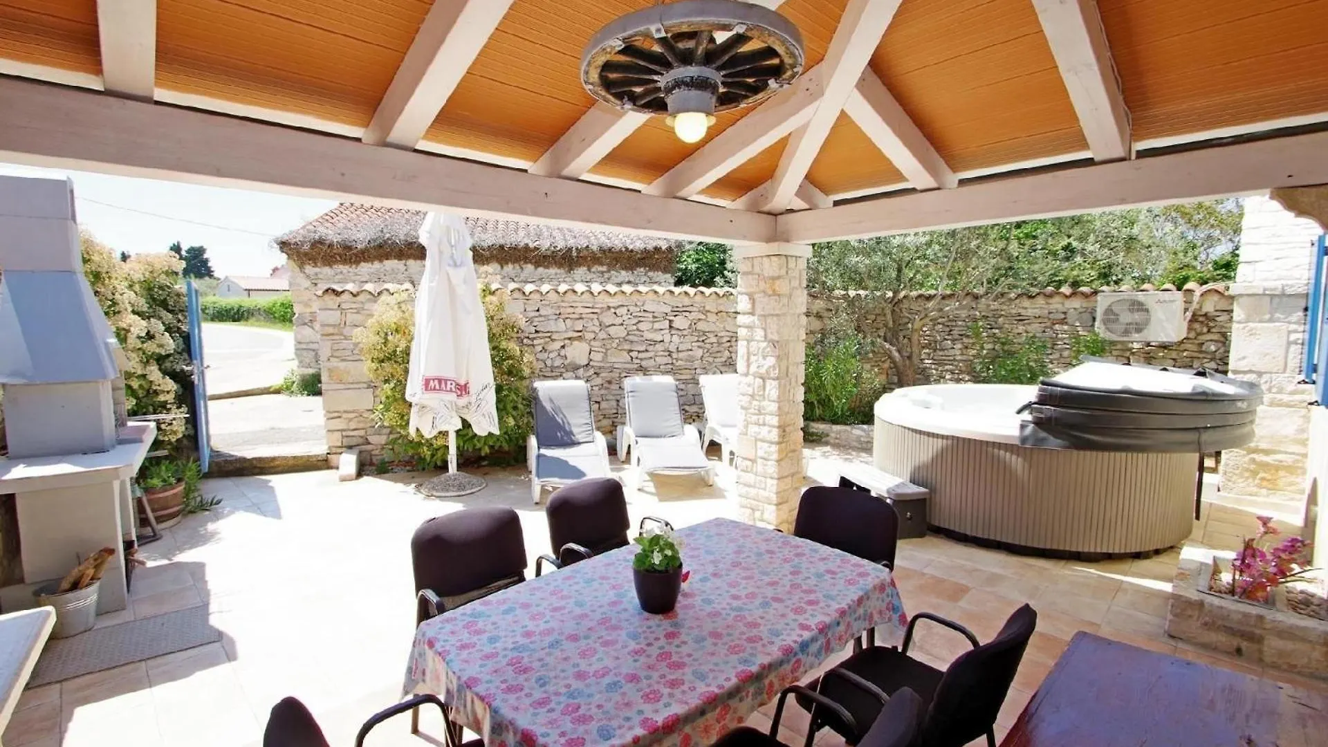 Ferienhaus In Kavran Mit Terrasse Und Grill 0*,